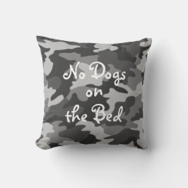 Cojín Decorativo Camuflaje blanco y negro "No hay perros en la cama