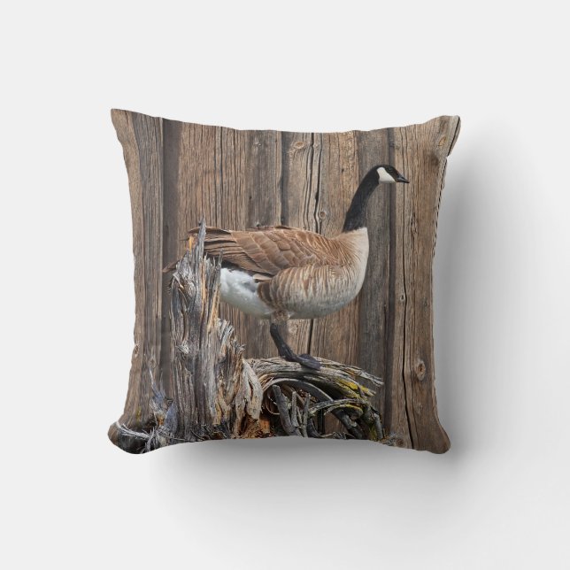 COJÍN DECORATIVO CANADÁ GOOSE (Anverso)