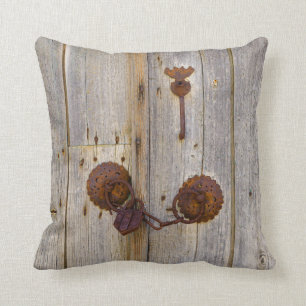 Cojín Decorativo Candado viejo del hierro del vintage oxidado en
