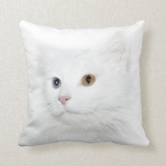 Cojín Decorativo Cara blanca observada impar del gato