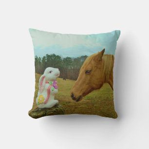 Cojín Decorativo Cara Caballo rubio y conejo de flor de primavera