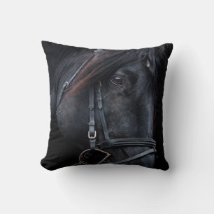 Cojín Decorativo Cara de Stallion negro con puente