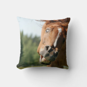 Cojín Decorativo Cara divertida de caballo con labios rizados, ojos