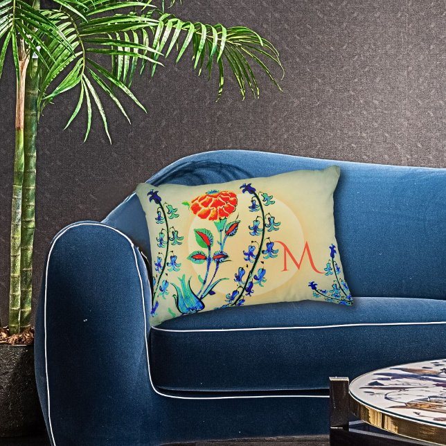 Cojín Decorativo Carnación de flores de época Tulips Monogramado (Subido por el creador)