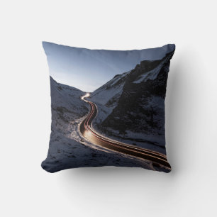 COJÍN DECORATIVO CARRETERA DE CURVAS EN MEDIO DE MONTAÑA CUBIERTA D