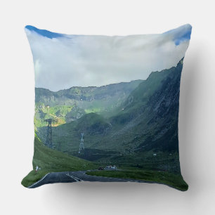 Cojín Decorativo Carretera Transfagarasan – Impresión de la montaña