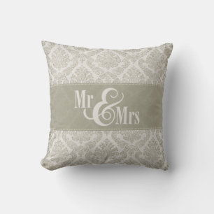 Cojín Decorativo Cartuela Gray Damask "Mr & Mrs", personalizada