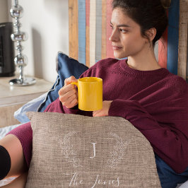 Cojín Decorativo Casa de campo antigua monogramada de burlap