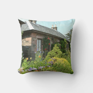 Cojín Decorativo Casa de campo inglesa II con fotografía de jardín 