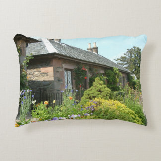 Cojín Decorativo Casa de campo inglesa II con fotografía de jardín 