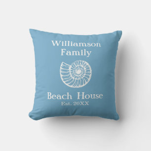 Cojín Decorativo Casa de playa de familia personalizada azul concha