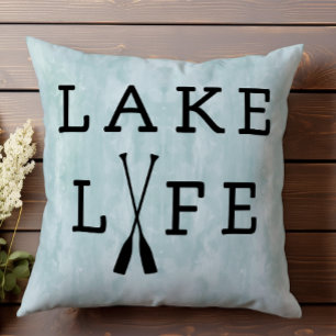Cojín Decorativo Casa de verano junto al lago de vida divertida agu