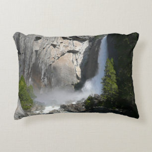 Cojín Decorativo Cascada inferior de Yosemite en el sendero de la c