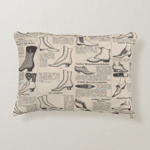 Cojín Decorativo Catálogo de zapatos de mujeres de la época - Moda 