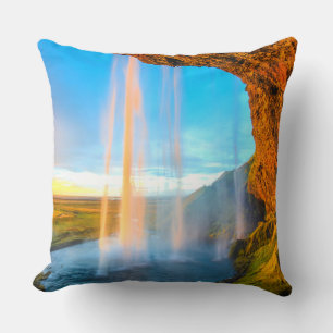 Cojín Decorativo Catarata sobre la naturaleza de las rocas fotograf
