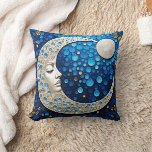 Cojín Decorativo Celeste: Mujer en la luna