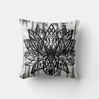 Cojín Decorativo Celtic Lotus Mandala – Minimalist Black and White