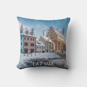 Cojín Decorativo Centro de invierno nevado en Riga, Letonia