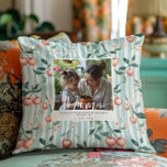 Cojín Decorativo Cerezo arriba | Foto del Día de la Madre<br><div class="desc">Celebra a mamá con estilo con el Cojín decorativo de fotos del Día de las Madres - un sincero personalizable que ella apreciará para siempre. Esta almohada, con un bonito fondo de cerezo con suaves tonos pastel, enmarca con gusto su foto familiar favorita, añadiendo un toque personal a su regalo....</div>