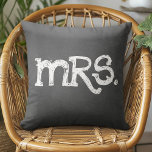 Cojín Decorativo Chalkboard Boda Sra. Woman<br><div class="desc">Una divertida almohada tipográfica de pizarra con un toque moderno para cualquier hipster. Puede cambiar el tipo a un monograma.</div>