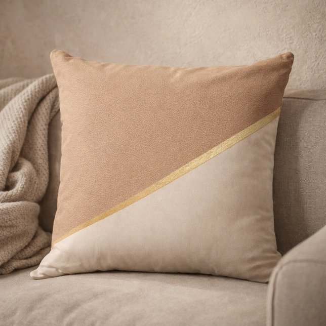 Cojín Decorativo Champagne Sand Split Throw Pillow (Taupe and beige coastal accent with diagonal champagne metallic detail)