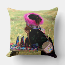 Cojín Decorativo Charm and Tradition: Souvenir Merchant