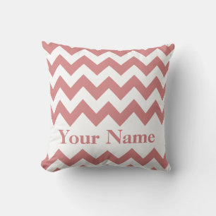 Cojín Decorativo Chevron audaz rosa con monograma