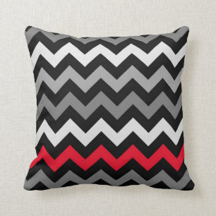 Cojín Decorativo Chevron blanco y negro con banda roja