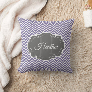 Cojín Decorativo Chevron morado personalizado