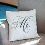 Cojín Decorativo Chevron negro y blanco tira "Mr."<br><div class="desc">Su diseño decorativo de tipografía de escritura y el suyo.</div>