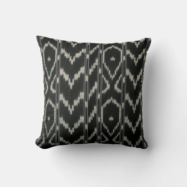 Cojín Decorativo Chevron tribal moderno Ikat| gris negro (Anverso)