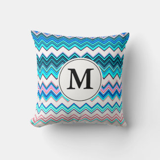 Cojín Decorativo Chevron turquesa y rosa con monograma Personalizad
