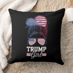 Cojín Decorativo Chica de Trump Moño Desordenado USA 47 Presidente