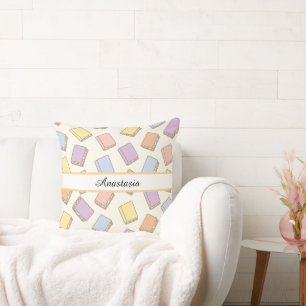 Cojín Decorativo Chica libresca personalizada lazo nombre crema