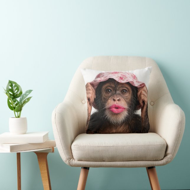 Cojín Decorativo Chimpancé con lápiz labial rosa (Silla)