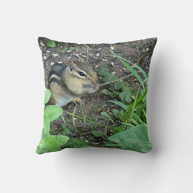 Cojín Decorativo Chipmunk Photo In The Summer Garden Eating Seeds  (Reverso)