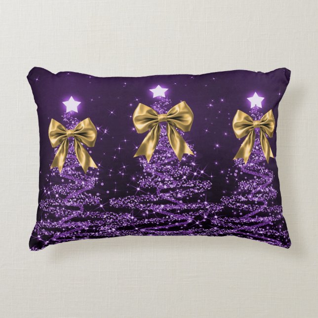 Cojín Decorativo Christmas Sparkling Trees Purple Faux Gold Bow  (Anverso)