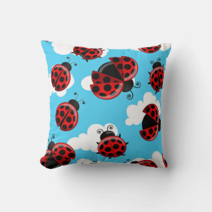 Cojín Decorativo Cielo Azul Nubes Blancas Escarabajo Mariquita Roja