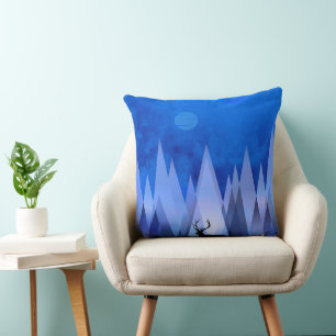COJÍN DECORATIVO CIERVOS DE MONTAÑAS GEOMÉTRICAS AZULES