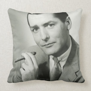 Cojín Decorativo Cigarro que fuma del hombre de negocios