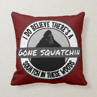Cojín Decorativo Círculo - Squatchin ido - Squatch en estas maderas