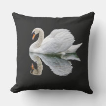 cisne blanco sobre fondo negro