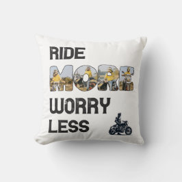 Cojín Decorativo Cita de motociclista 'Viaja más, preocúpate menos'