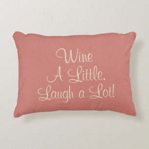 Cojín Decorativo Cita de Vino Un Poco Risa Mucho Coral