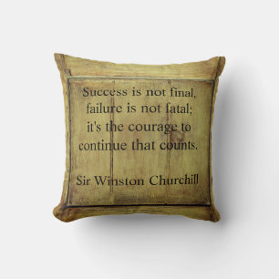 Cojín Decorativo Cita de Winston Churchill; exitosa madera de edad