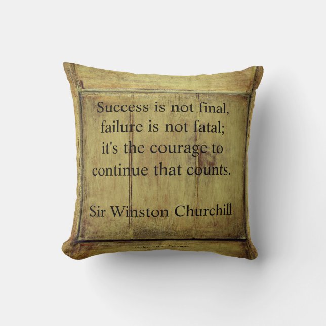Cojín Decorativo Cita de Winston Churchill; exitosa madera de edad  (Anverso)