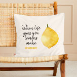 Cojín Decorativo Cita moderna divertida de limón amarillo<br><div class="desc">Cita moderna divertida de limón amarillo</div>