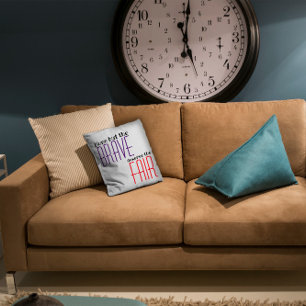 Cojín Decorativo Cita nada menos que el valiente púrpura