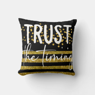 Cojín Decorativo Citas de motivación con tema negro y dorado