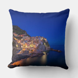 Cojín Decorativo Ciudad de Manarola en el Cinque Terre por la tarde